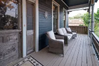 Historic Biloxi Beach House - balcony