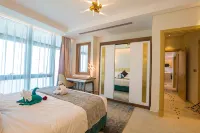 Waterfront Hotel Apartment - Airport Shuttle