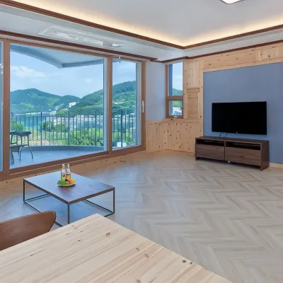 Island Pension on Geojedo Island Hotels near Maengjongjuk Theme Park