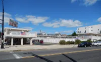Sifting Sands Motel - parking
