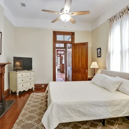 Large Shotgun Double In Perfect Uptown Location Отели рядом с достопримечательностью «Зоопарк «Одюбон»»