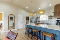 Desert Bliss - Stylish Kennewick 2-bed Home - 4-Sterne
