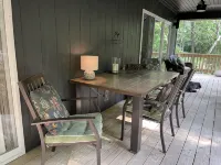 Luxurious 2Br Creekside Deckhouse w Saltwater Hot Tub - 4 étoiles