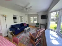 Come Stay at This Darling Cozy Cottage Right on the Creek. - Boutique