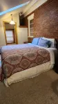 Historic 1840s Lamoreaux House / Modern Addition