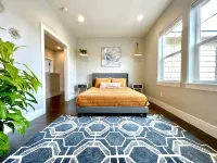The Greenbelt Getaway- Views, Pets, Games, Fun! - Boutique