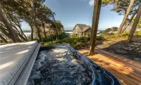 Cloud Nine - A Charming Ocean View Home with Hot Tub & Fire Pit in Belle Beach! - Wifi