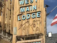 Covered parking/3 bedrooms, sitting room, restroom w/laundry, full kitchen, deck Hotels in Lead