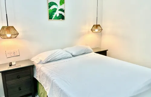 Footsteps to Beach, AC, Fast Wi-Fi, Hot Water - 2 étoiles