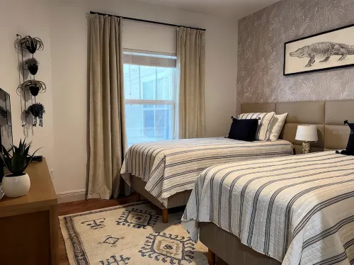Amazing Location!  Alberts Place @ Midtown w/parking Walk to UF and the Stadium. - balcón