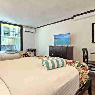 Well Updated, Sleeps 4, One Block to Beach Rooms