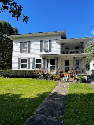 Large One Bedroom Downstairs - with laundry - Apartments