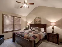 Luxury 5BR Escape-Private HotTub,  Pool&Splash Pad&Play Ground