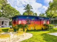 Casa Spur/8BR Villa/Miami Mini Resort w/ Pool+ Hotels in Golden Glades