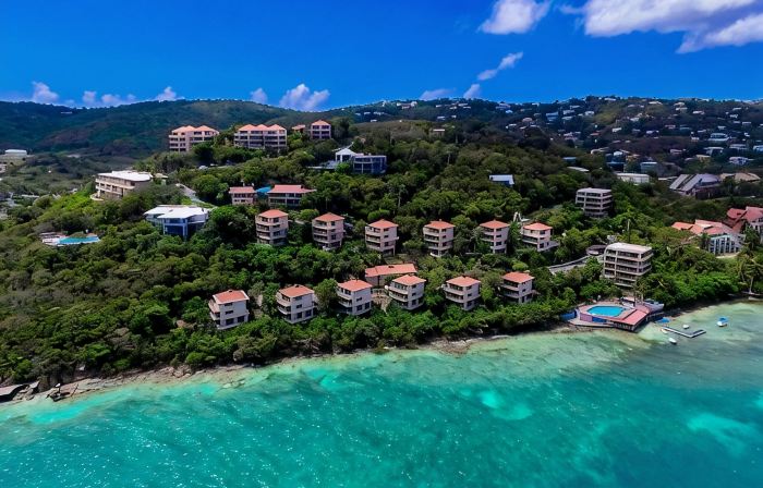 Amazing Waterfront Escape: Balcony, Renovated, Paradise At A Great Price!