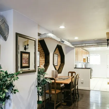 Balt-Amore! Spacious 4 bedroom that sleeps 10 comfortably