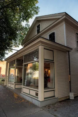 Vermont Downtown Oasis - Two Bedroom in Picturesque Downtown - Homestays