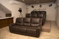 Amazing Views | Modern 1BR | Pools | Gym | Cinema | Netflix - ที่มีฟิตเนส