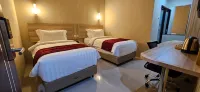 Sunflower Hotel syariah near Juanda airport - parking