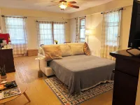 Hollykisshudsonvalley Fully Renovated Lodge- Private Guest Suite - Homestay