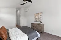 Townhome in Indianapolis - 7 minutes from downtown Indy - Bungalows