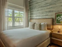 Iberostar Waves Miami Beach Hotels near نصب الهولوكوست التذكاري