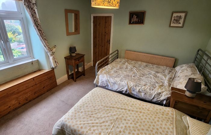 Character cottage (18c) on the edge of historic Belper