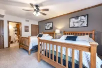 Poolside Villa on Lake Delton - Villa