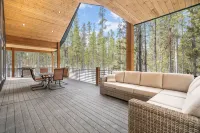 Yellowstone Luxury Cabin, Hot Tub, Game Room,EV Hookup,Massive Deck,5Bed/3.5Bath - 4-Star
