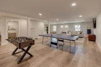 Brand new construction - Spacious Mountain Chalet in Sugar Hill, NH.  Sleeps 18. - Hytter