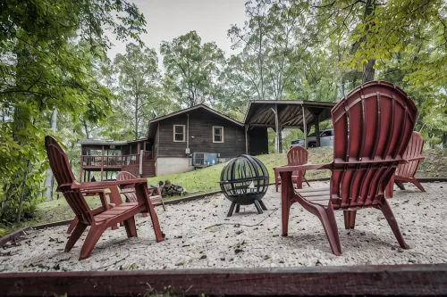 Rustic Lakefront Cabin near Smokies w/ Hot Tub, Firepit, Pool Table + Views! - シャレー