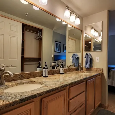 6th Floor Condo with Amazing Lake and Mountain Views!