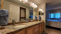 6th Floor Condo with Amazing Lake and Mountain Views! - 3성급