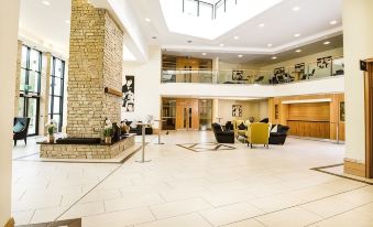 La Mon Hotel & Country Club