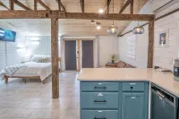 The Bunkhouse “ 5 minutes to I-75” Unique Loft across Brewery & Wedding Venues. - 3-Star