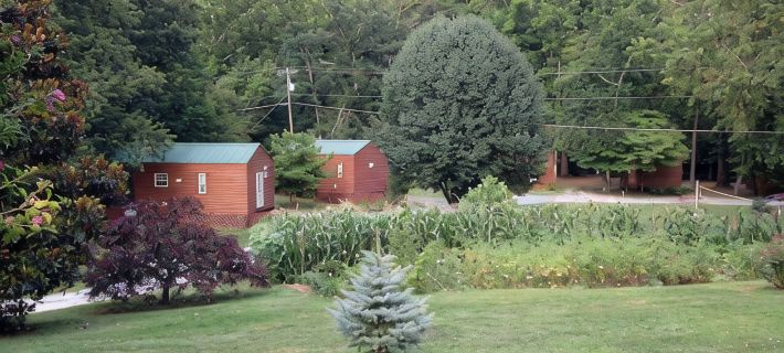 CREEKSIDE CABINS  - CHIPMUNK Hotels in Swain County