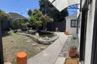 Henderson House and Frog Pond - Balkon