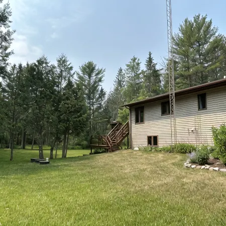 Whispering Pines By The Bay, quiet seclusion near water and town
