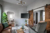 NEW! Mid-Century Modern Retreat in Little Italy near CWRU and Cleveland Clinic - Condos