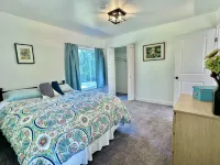 Gem in Milwaukie 2 bedroom - 2 Bathroom -  Huge yard - 4성급