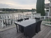 River Front 4-bedroom house with boat dock close to downtown St. Joseph. - Wifi