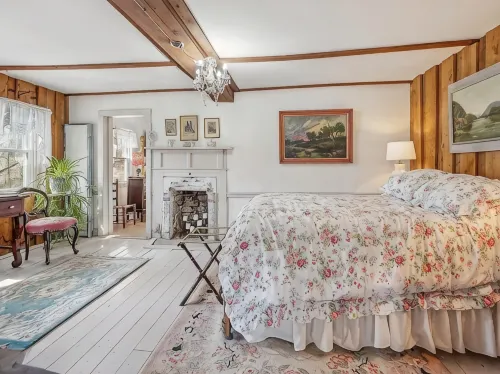 Historic 1840 Year Old Farmhouse Homestead in an Idyllic, Countryside Setting - 3-Star