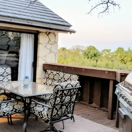 🌟LOCATION! Very Nice 2 BD 2BA Directly Across From Resort-Pool Grill Sleeps 6🏊