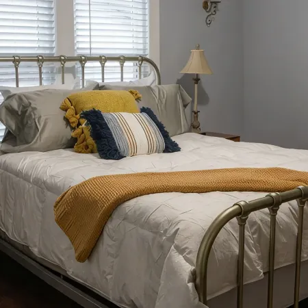 Cozy Cottage within walking distance of downtown!