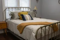 Cozy Cottage within walking distance of downtown! - 4-Star
