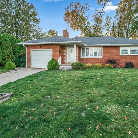 Beautiful Home only Steps to the Pro Football Hall of Fame, Sleeps up to 12!