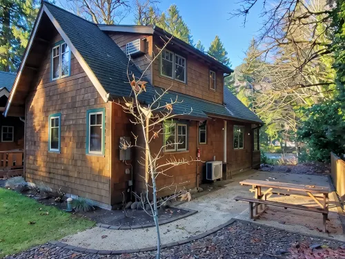 Log Cabin Inn - Cabin 12 on the Mckenzie River - minutes from Tokatee and Loloma - Chalets
