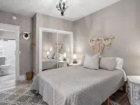 ♥ Cozy historic 3BR w/ bridge view! Sleeps 7 ♥ Hotels in Appleton