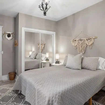 ♥ Cozy historic 3BR w/ bridge view! Sleeps 7 ♥ Hotéis em Appleton