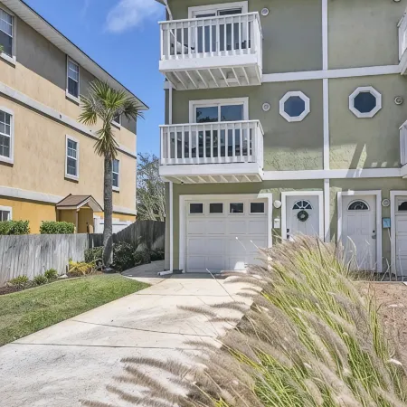 2 min walk to the beach from our Ocean Escape Jax Beach 3BR home!
